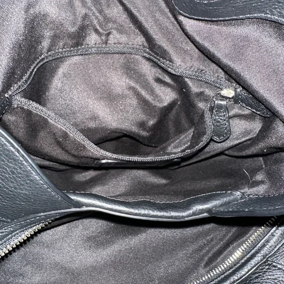 Coach Black Leather Shoulder Bag with Pebbled Texture - Picture 11 of 14